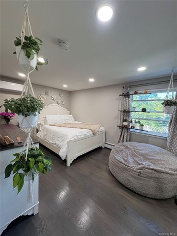 9 Sugarbush Lane, Coram, NY 11727