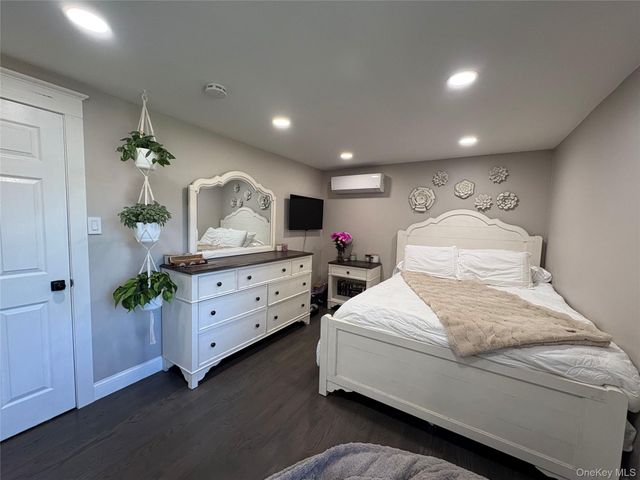 9 Sugarbush Lane, Coram, NY 11727