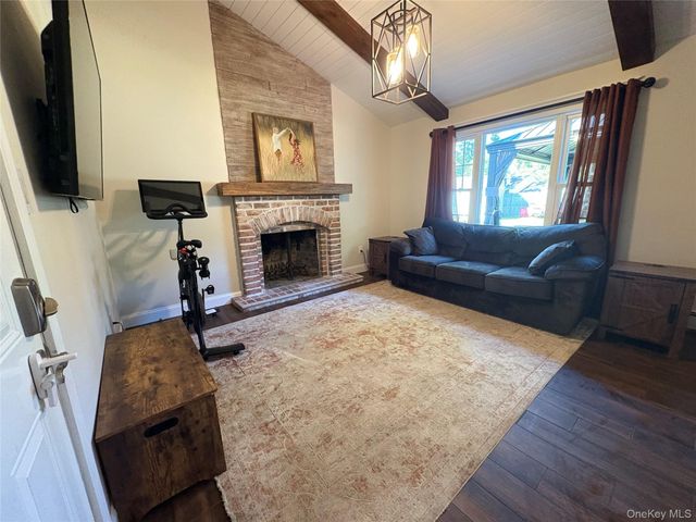 9 Sugarbush Lane, Coram, NY 11727