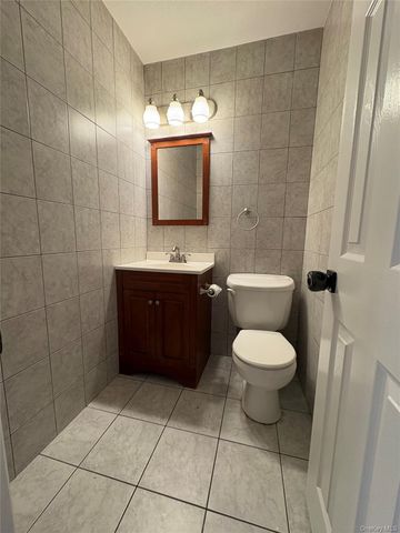 9 Sugarbush Lane, Coram, NY 11727