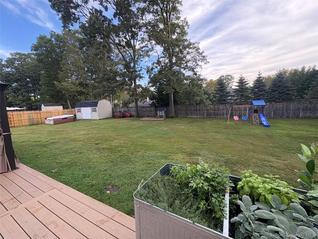 9 Sugarbush Lane, Coram, NY 11727