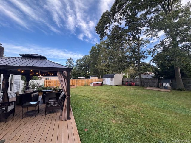 9 Sugarbush Lane, Coram, NY 11727