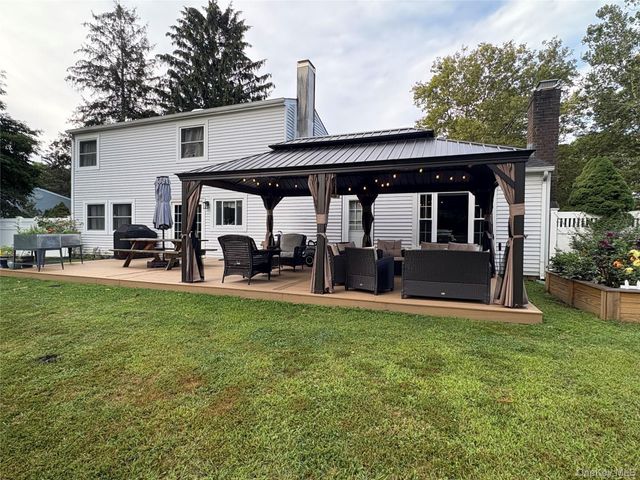 9 Sugarbush Lane, Coram, NY 11727