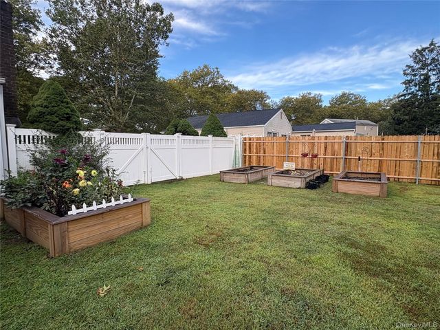 9 Sugarbush Lane, Coram, NY 11727