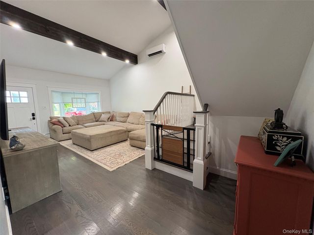 9 Sugarbush Lane, Coram, NY 11727