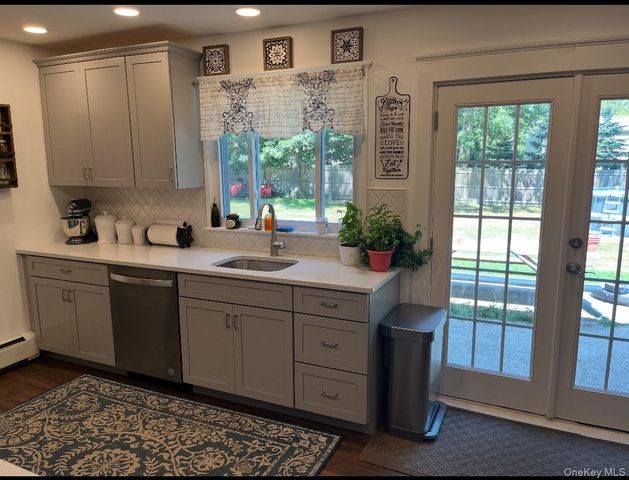 9 Sugarbush Lane, Coram, NY 11727