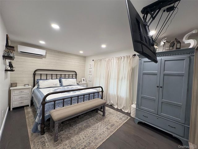 9 Sugarbush Lane, Coram, NY 11727