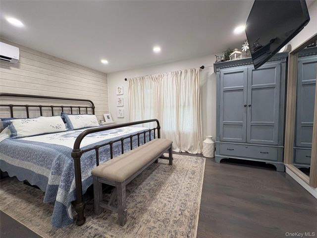 9 Sugarbush Lane, Coram, NY 11727