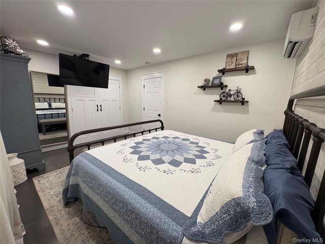 9 Sugarbush Lane, Coram, NY 11727