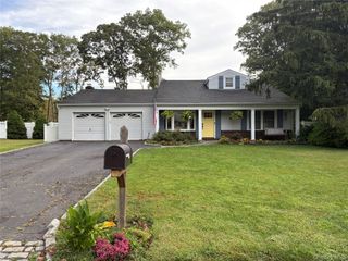 9 Sugarbush Lane, Coram, NY 11727
