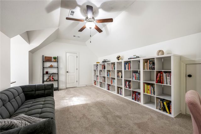 5209 S Sloan Circle, Rogers, AR 72758