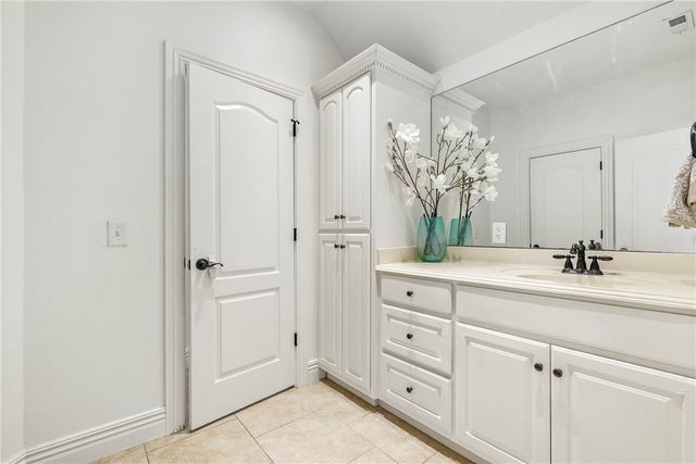 5209 S Sloan Circle, Rogers, AR 72758