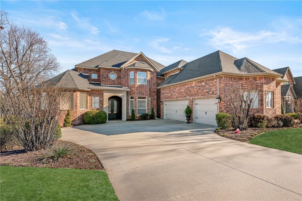 5209 S Sloan Circle, Rogers, AR 72758