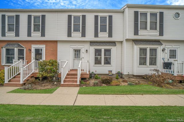 190 Merrick Road 35, Amityville, NY 11701