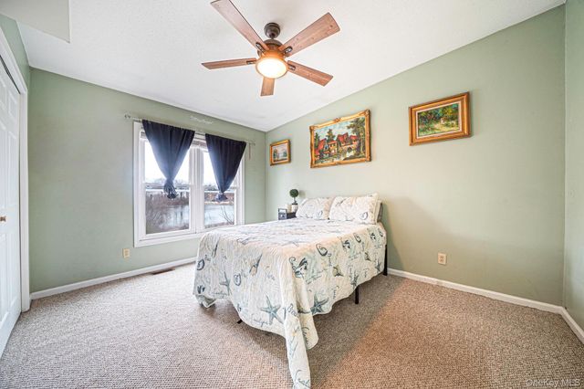190 Merrick Road 35, Amityville, NY 11701