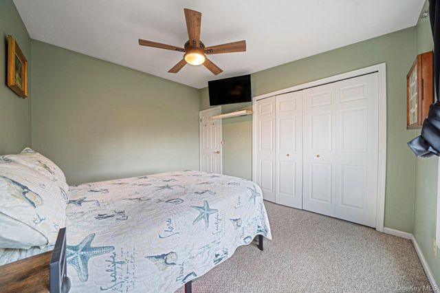 190 Merrick Road 35, Amityville, NY 11701