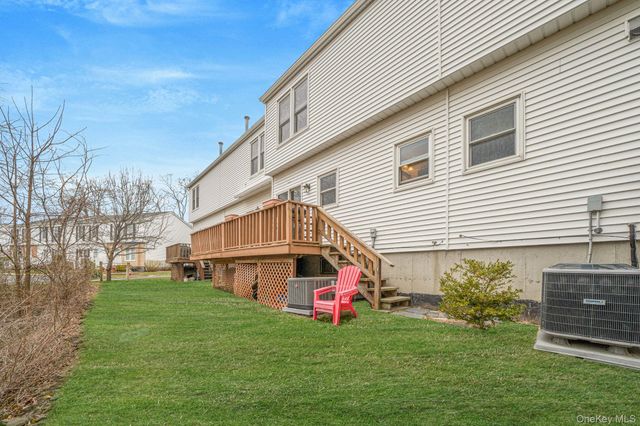 190 Merrick Road 35, Amityville, NY 11701