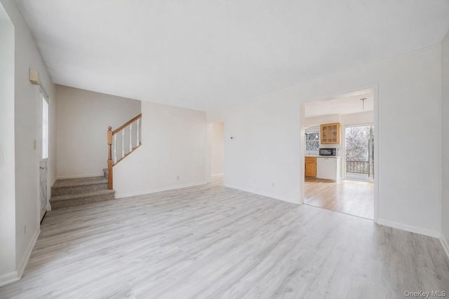 190 Merrick Road 35, Amityville, NY 11701