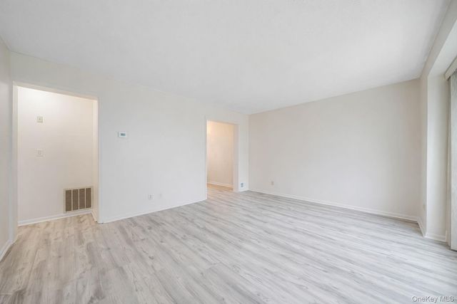 190 Merrick Road 35, Amityville, NY 11701