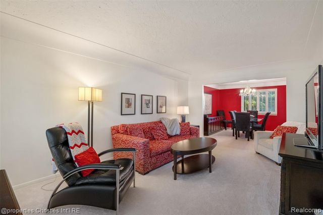 89 Maclynn Drive, Troy, MI 48098