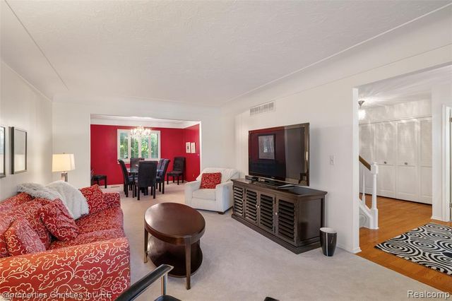 89 Maclynn Drive, Troy, MI 48098