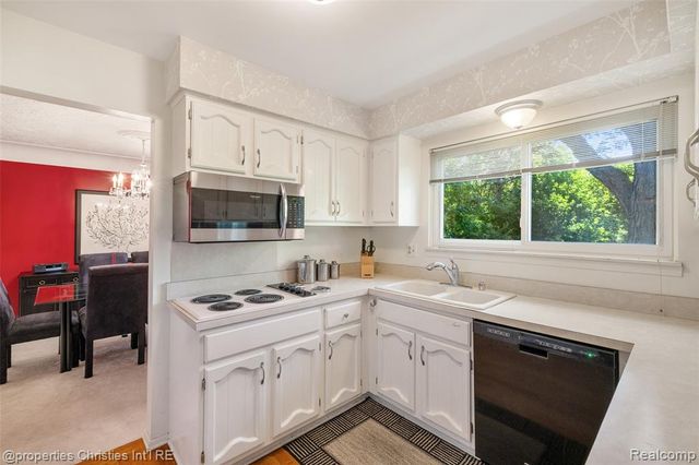 89 Maclynn Drive, Troy, MI 48098