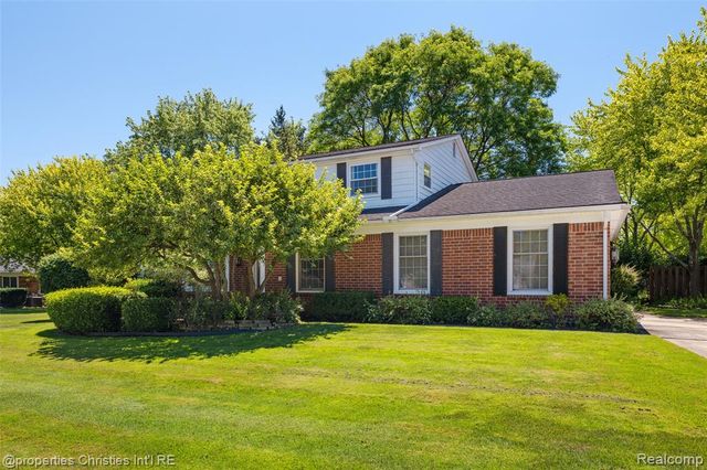 89 Maclynn Drive, Troy, MI 48098