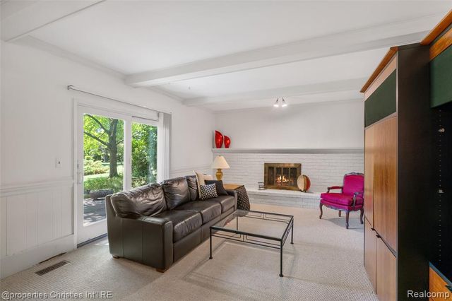 89 Maclynn Drive, Troy, MI 48098