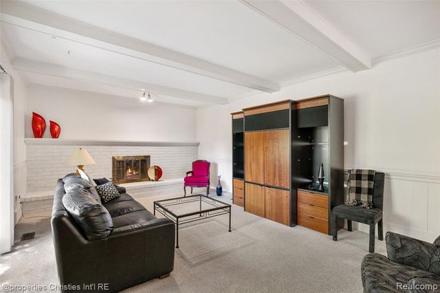 89 Maclynn Drive, Troy, MI 48098