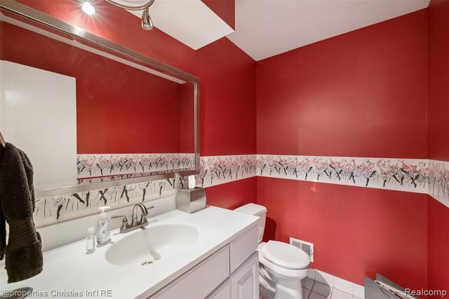 89 Maclynn Drive, Troy, MI 48098