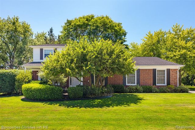89 Maclynn Drive, Troy, MI 48098