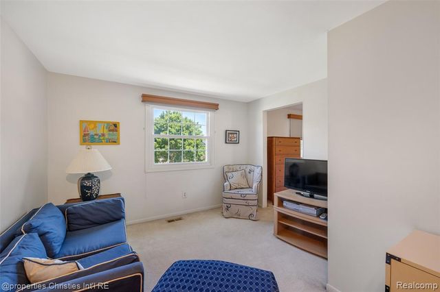 89 Maclynn Drive, Troy, MI 48098