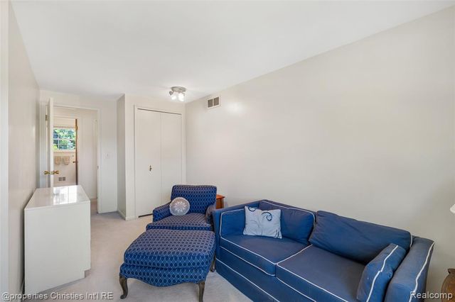 89 Maclynn Drive, Troy, MI 48098