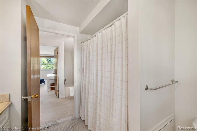 89 Maclynn Drive, Troy, MI 48098