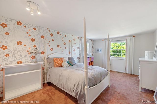 89 Maclynn Drive, Troy, MI 48098