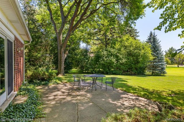 89 Maclynn Drive, Troy, MI 48098