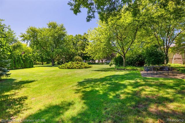 89 Maclynn Drive, Troy, MI 48098