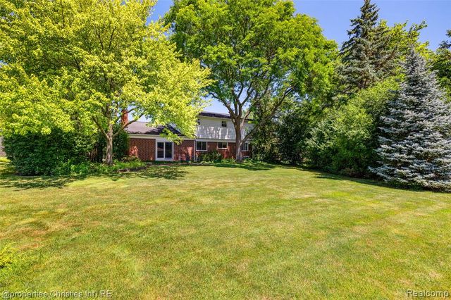 89 Maclynn Drive, Troy, MI 48098