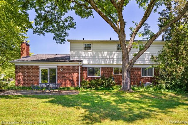 89 Maclynn Drive, Troy, MI 48098