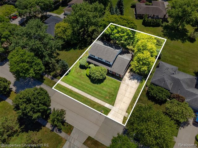 89 Maclynn Drive, Troy, MI 48098