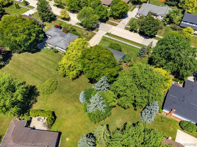 89 Maclynn Drive, Troy, MI 48098