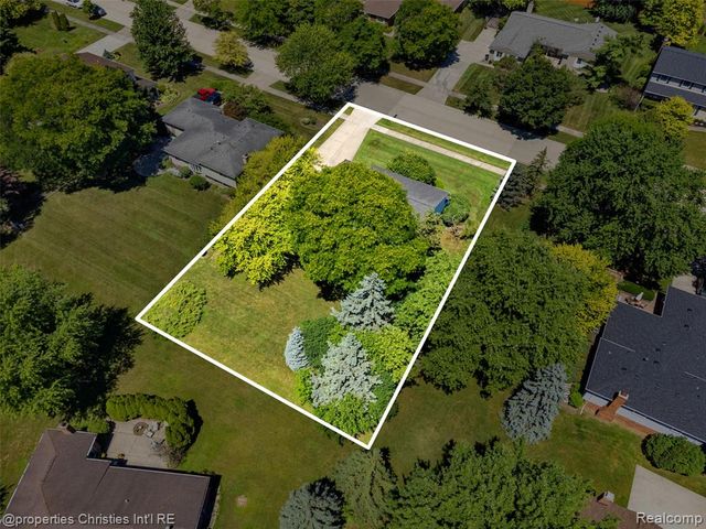 89 Maclynn Drive, Troy, MI 48098