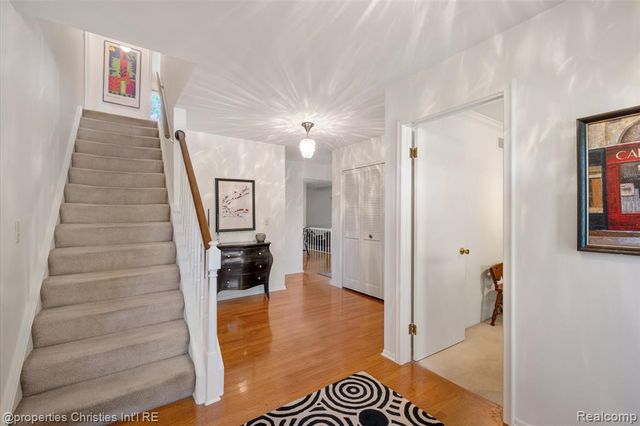 89 Maclynn Drive, Troy, MI 48098