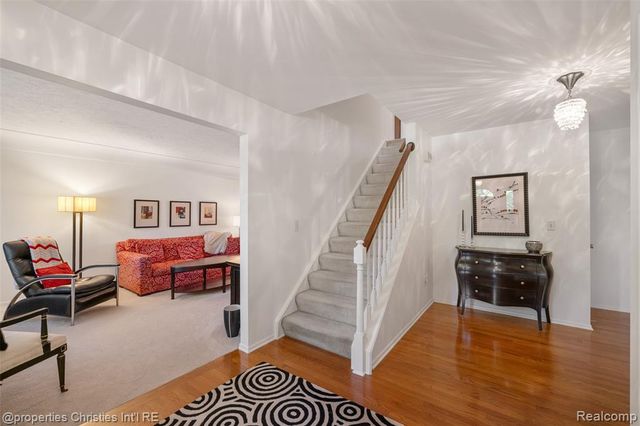 89 Maclynn Drive, Troy, MI 48098