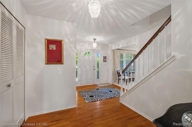 89 Maclynn Drive, Troy, MI 48098