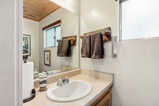 2343 Spring Oak, Running Springs, CA 92382