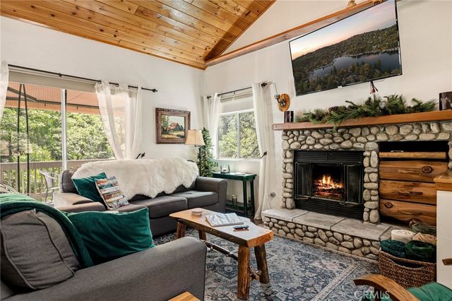 2343 Spring Oak, Running Springs, CA 92382