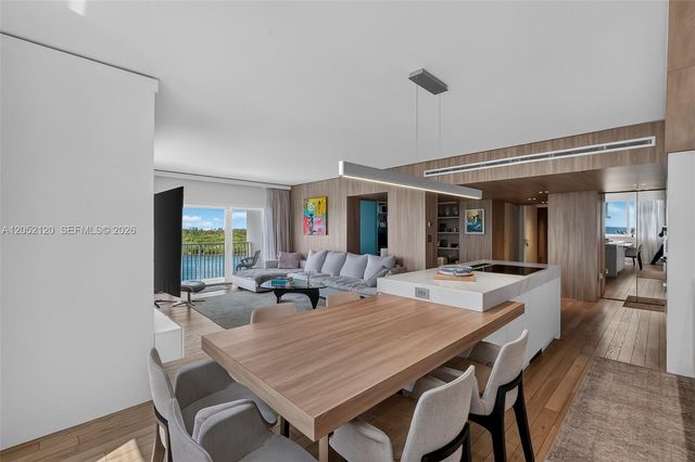 300 Bayview Dr 916, Sunny Isles Beach, FL 33160