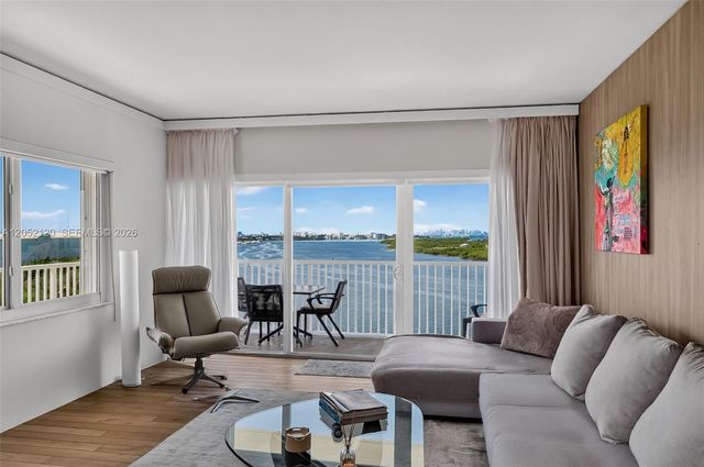 300 Bayview Dr 916, Sunny Isles Beach, FL 33160