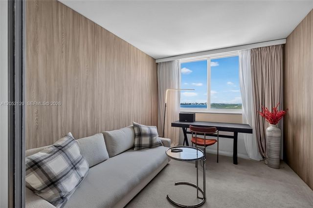 300 Bayview Dr 916, Sunny Isles Beach, FL 33160